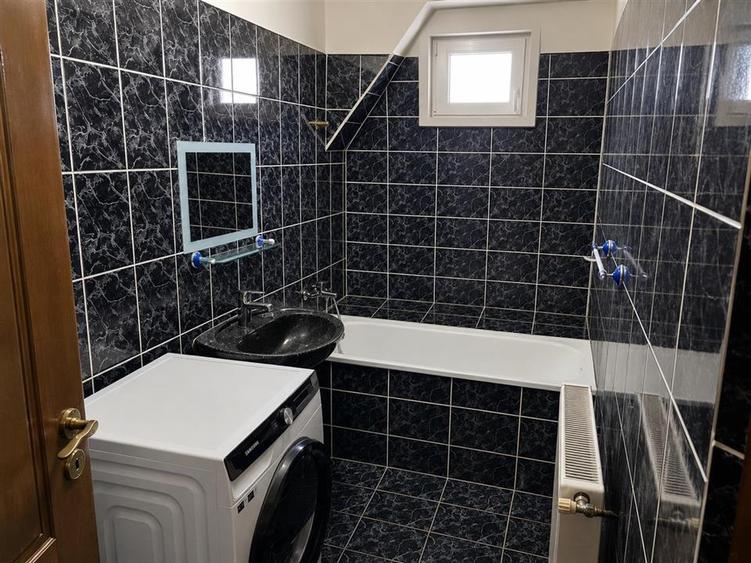 Apartament cu 3 camere semidecomandat în Cedonia