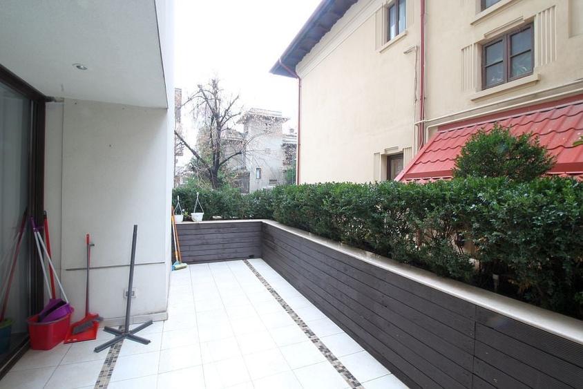 Apartament cu 4 camere semidecomandat în Dorobanți