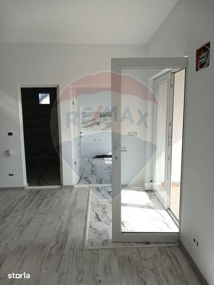 Casă cu 3 camere cu Teren 245 Mp în Valu lui Traian
