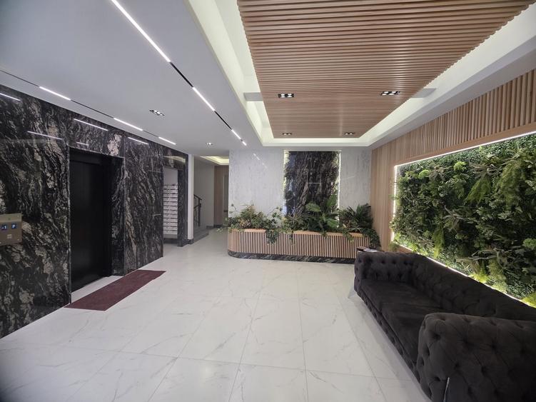 Apartament cu 3 camere semidecomandat în Sud