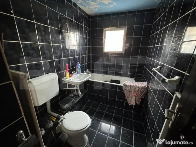 Apartament cu 3 camere semidecomandat în Central