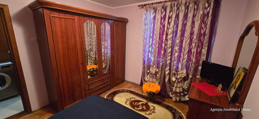 Apartament cu 4 camere decomandat în Central