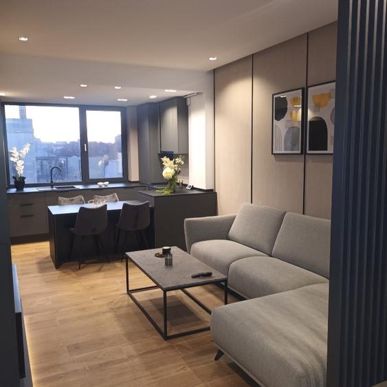 Apartament cu 3 camere decomandat, mobilat în Central