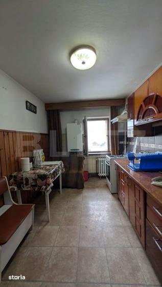 Apartament cu 3 camere decomandat în Sud