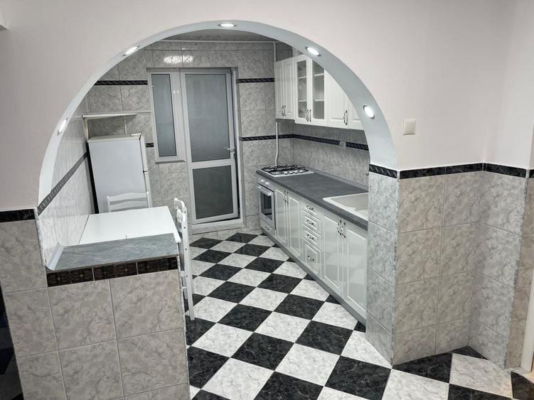 Apartament cu 3 camere decomandat în Dobroești