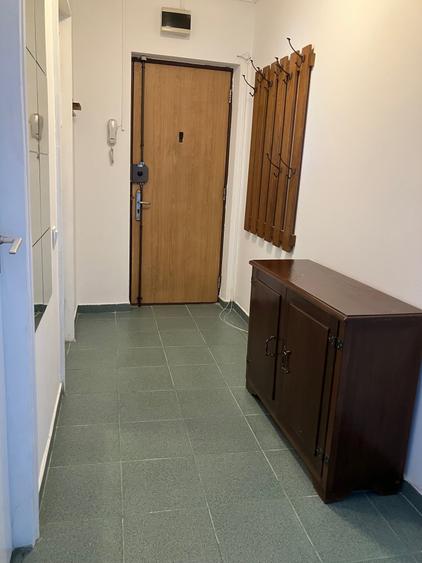 Apartament cu 3 camere semidecomandat în Ștefan cel Mare