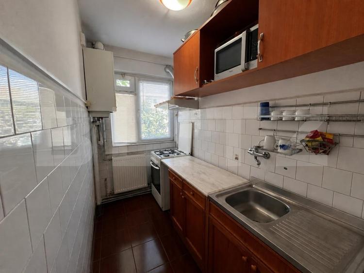 Apartament cu 2 camere semidecomandat, mobilat în Craiovița Nouă