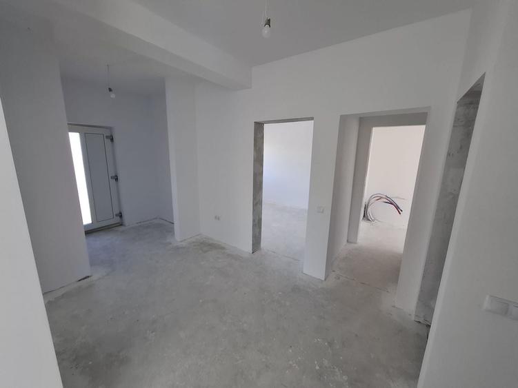 Casă individuală cu 5 camere cu Canalizare în Cristian