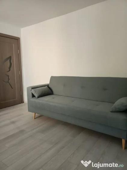 Apartament cu 3 camere semidecomandat în Central