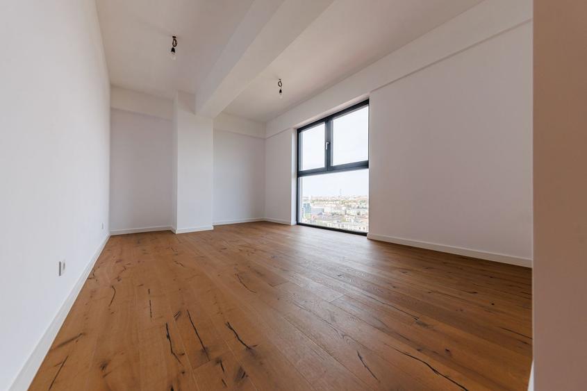Penthouse cu 3 camere decomandat în Complex Studențesc