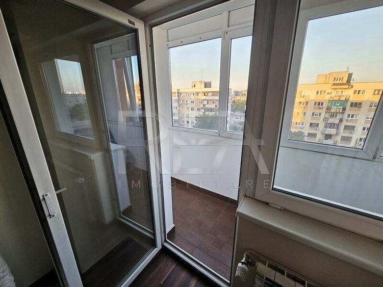 Apartament cu 3 camere semidecomandat, mobilat în Văcăresti