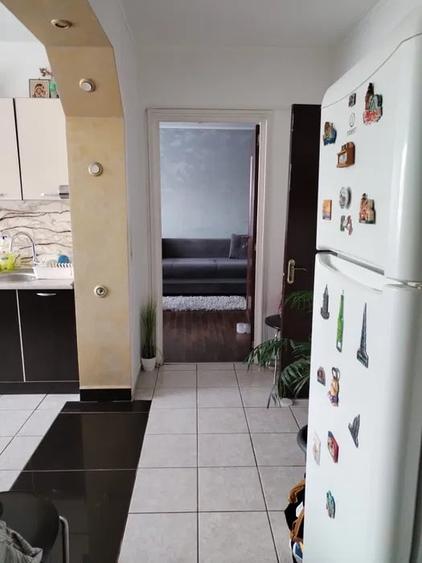 Apartament cu 3 camere decomandat, mobilat în Drumul Taberei