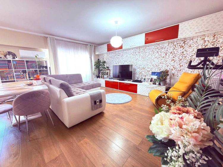 Apartament cu 3 camere decomandat în Nicolina