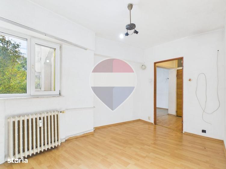 Apartament cu 3 camere semidecomandat în Crângași