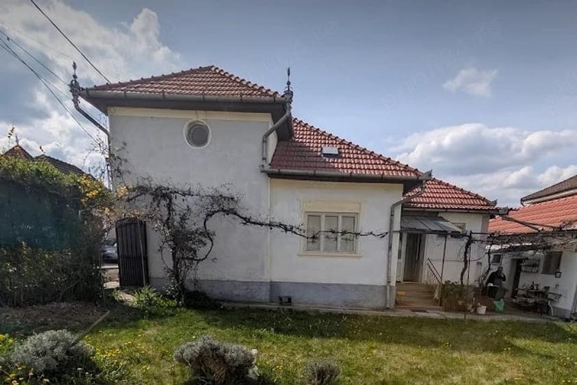 Casă cu 5 camere cu Teren 360 Mp în Central