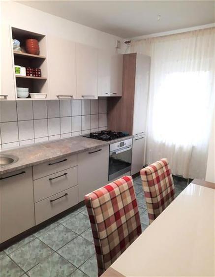 Apartament cu 3 camere decomandat, mobilat în Central