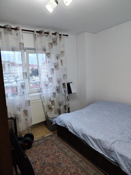 Apartament cu 4 camere decomandat, mobilat în Ultracentral