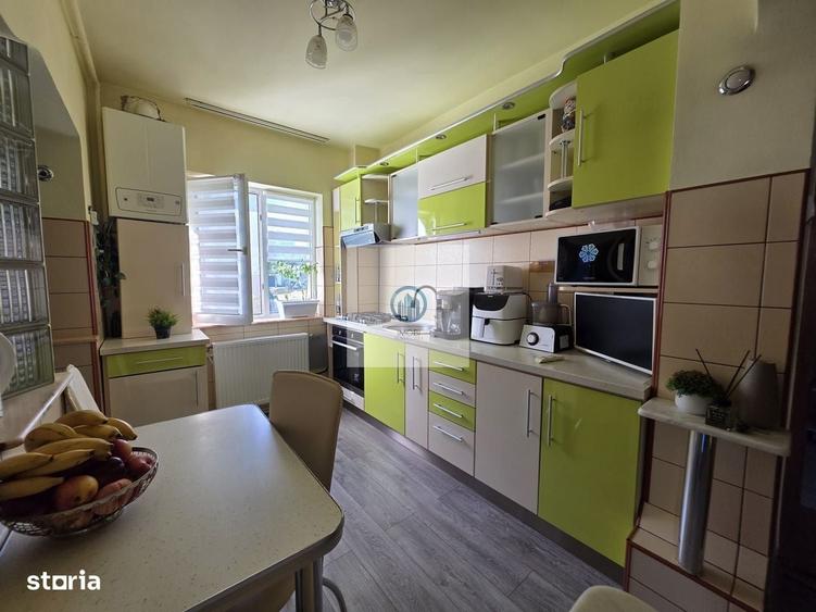 Apartament cu 3 camere decomandat în Deve