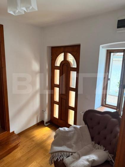 Proprietate cu doua case renovate, in inima comunei Vulcan - 8