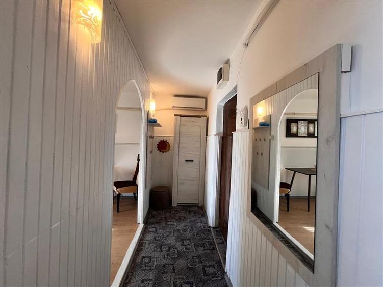 Apartament cu 2 camere semidecomandat, mobilat în Central