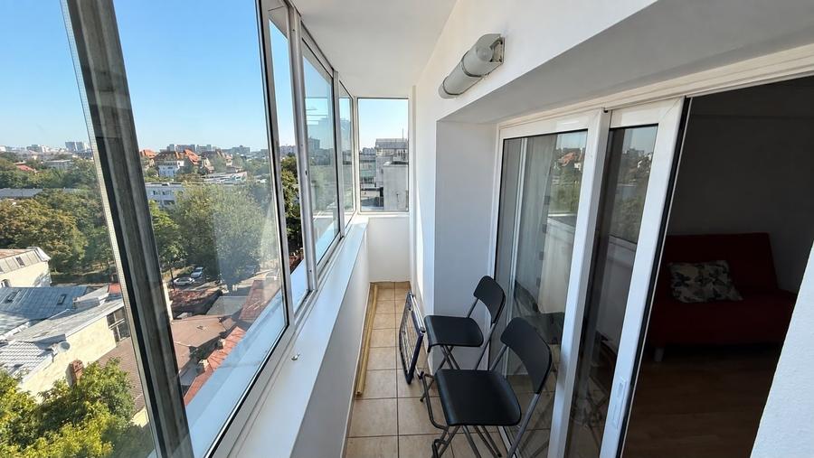 Apartament cu 3 camere decomandat, mobilat în P-ța Victoriei