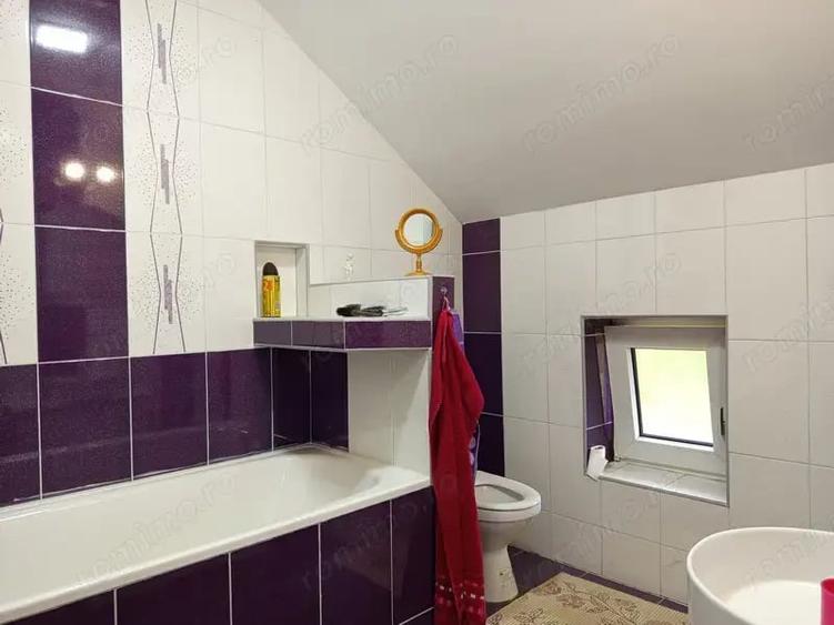Casă cu 6 camere cu Teren 642 Mp în Mintia