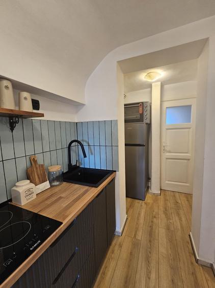 Apartament cu 3 camere semidecomandat în Ultracentral