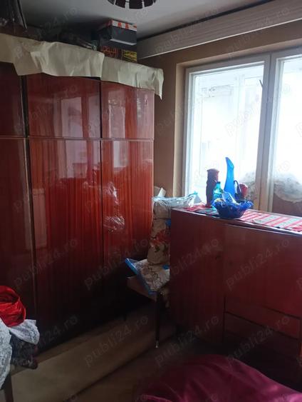 Apartament cu 4 camere decomandat în Mărăței