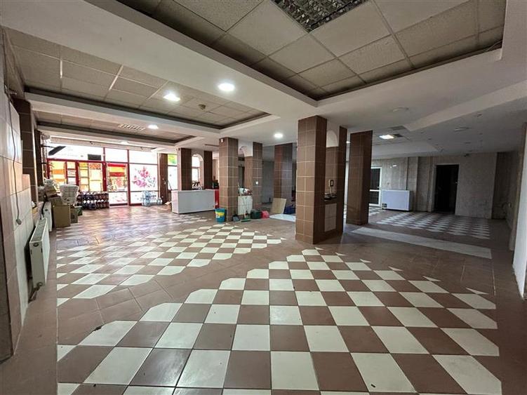 Spațiu comercial, de 230 mp, în Republicii