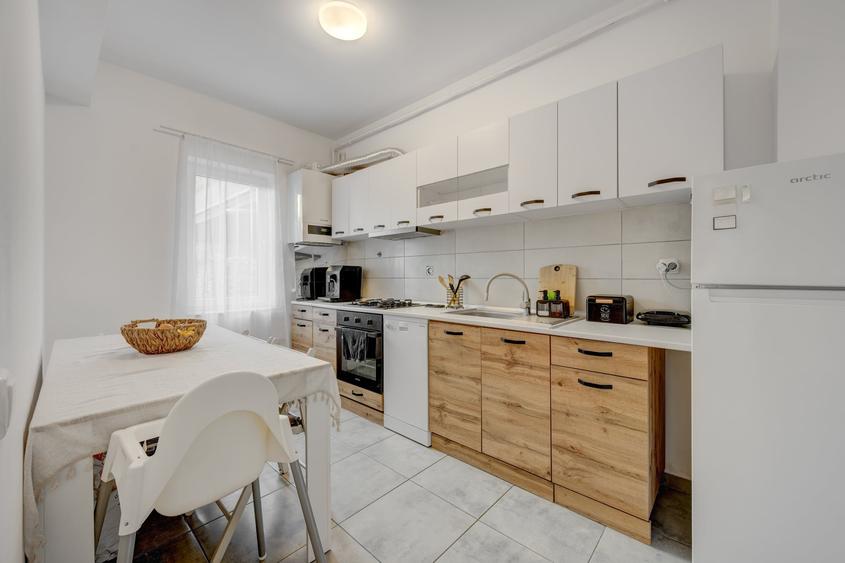 Apartament cu 3 camere decomandat în Ștefăneștii de Jos