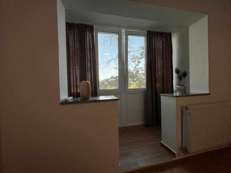 Apartament cu 3 camere semidecomandat în Miorița
