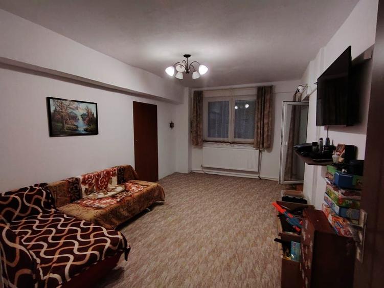 Apartament cu 4 camere decomandat în Bărăbanț