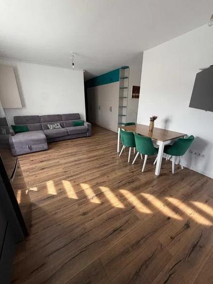 Apartament cu 3 camere semidecomandat în Florești