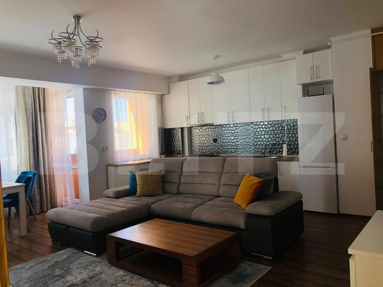 Apartament cu 3 camere semidecomandat, mobilat în Central