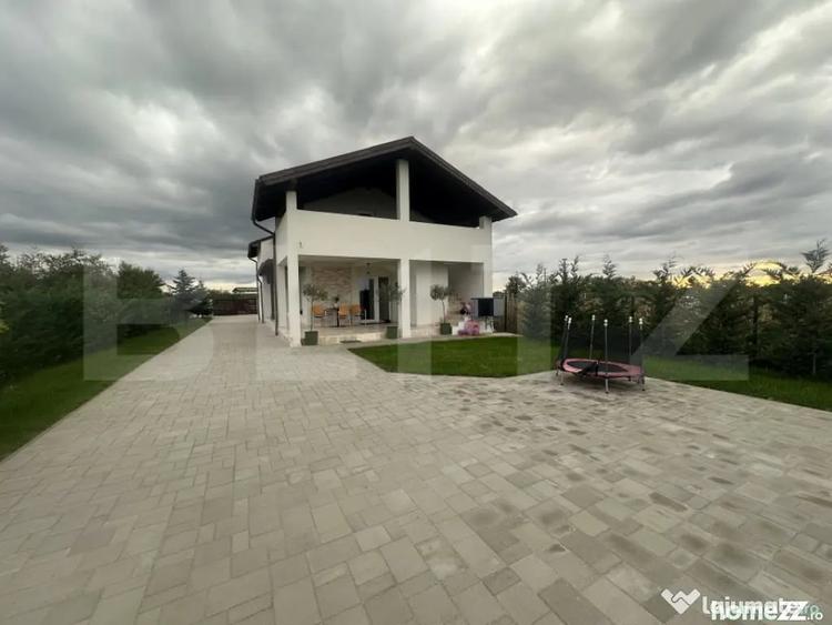 Casă cu 3 camere cu Teren 3600 Mp în Păulești