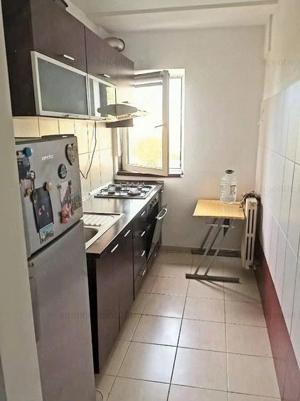 Garsonieră decomandată în Poarta 6