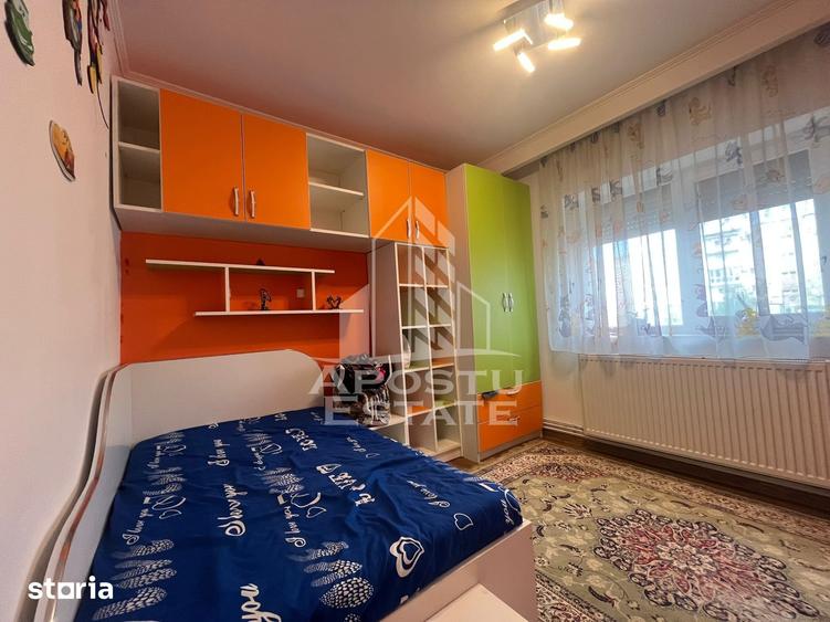 Apartament cu 3 camere decomandat în Confecții