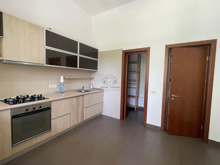 Casă individuală cu 6 camere cu Canalizare în Nord
