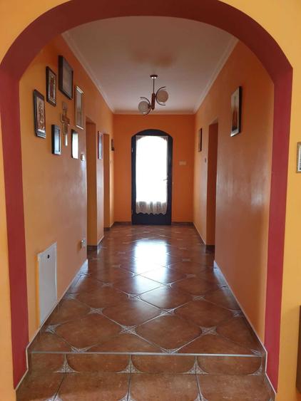 Casă cu 4 camere decomandat în Central
