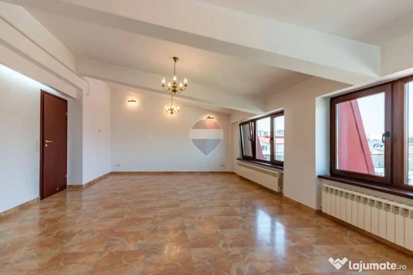 Casă cu 3 camere cu Teren 235 Mp în Ferentari