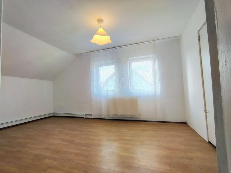 Casă cu 4 camere cu Teren 300 Mp în Grădiște