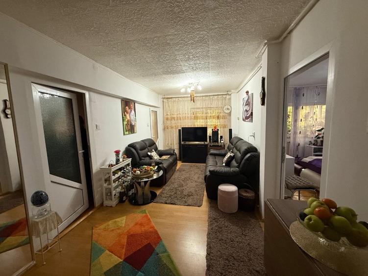Apartament cu 2 camere,etaj 3, zona Ulpia - 1
