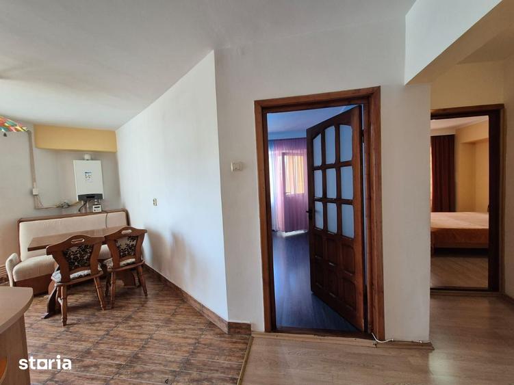 Apartament cu 3 camere decomandat, mobilat în Casa de Cultură