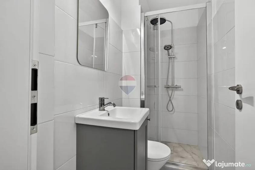 Apartament cu 4 camere decomandat în Polivalentă