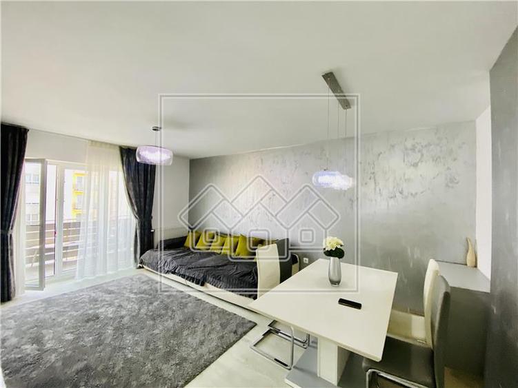 Apartament cu 3 camere decomandat în Exterior Sud