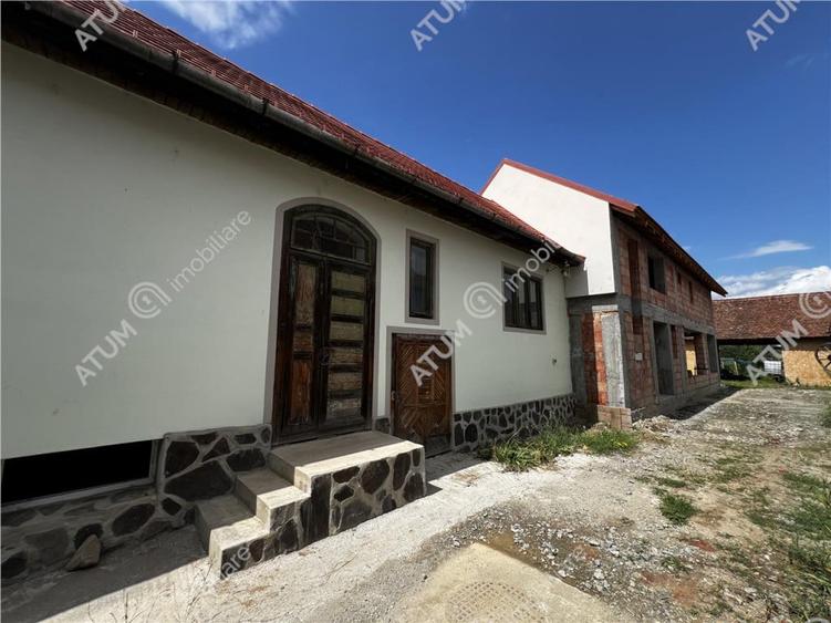 Casă cu 5 camere cu Teren 1400 Mp în Orlat