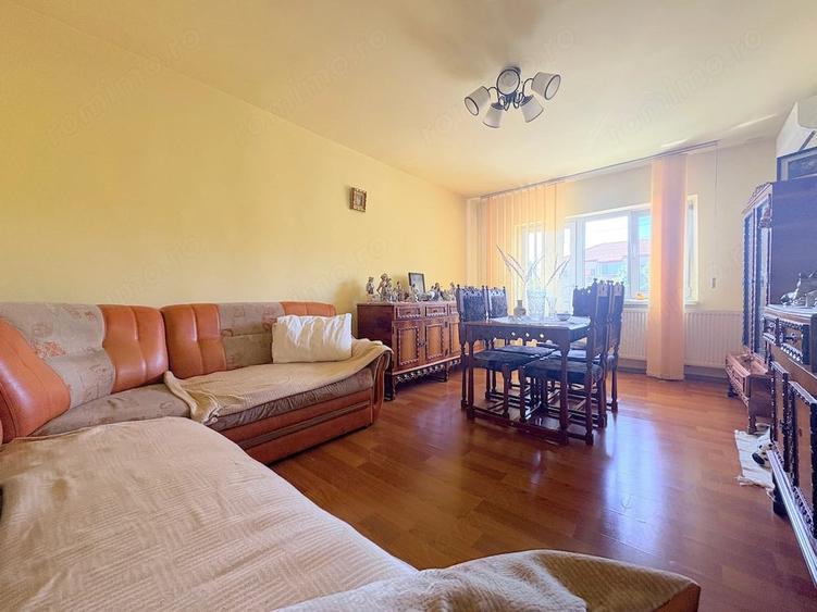 Apartament cu 3 camere decomandat în Aradului