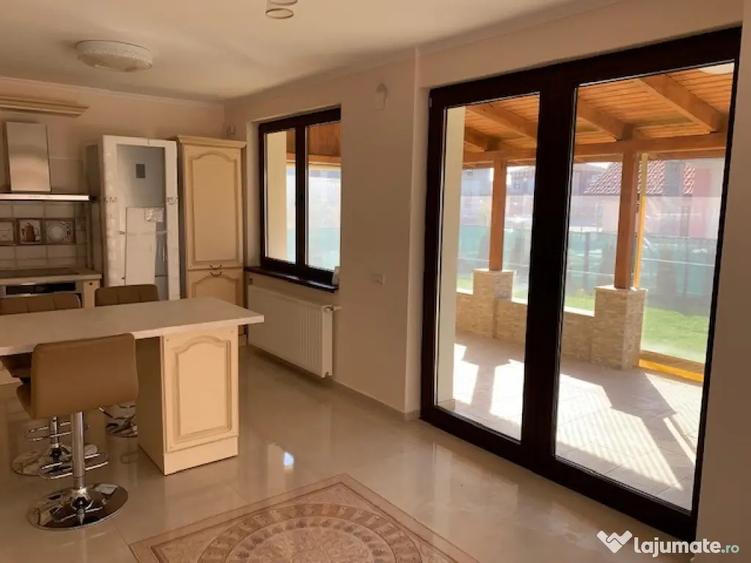 Casă cu 5 camere cu Teren 450 Mp în Central