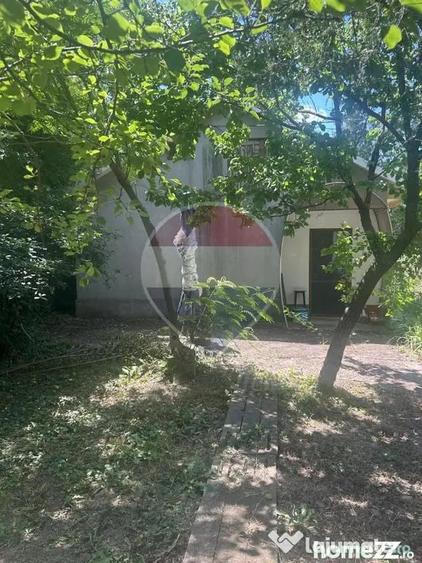 Casă cu 5 camere cu Teren 1129 Mp în Cunești