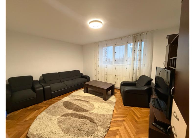 Apartament cu 3 camere decomandat în P-ța Unirii
